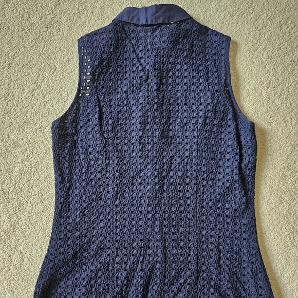 Eyelet lace collared sleeveless button-down blouse - Picture 6 of 12